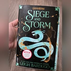 Siege and Storm Book LEIGH BARDUGO GRISHAVERSE BOOK 2 fantasy YA
